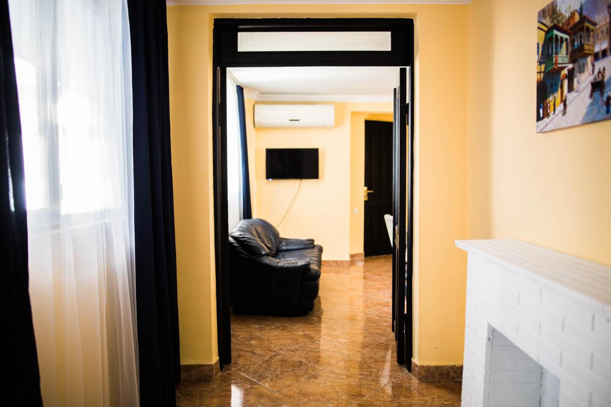 Central Apart-Hotel Batumi Room photo