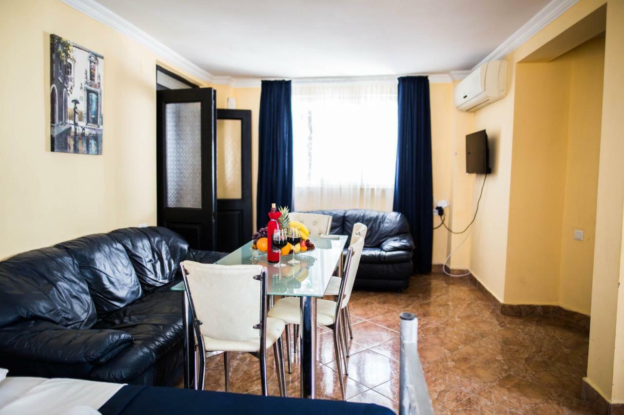 Central Apart-Hotel Batumi Exterior photo