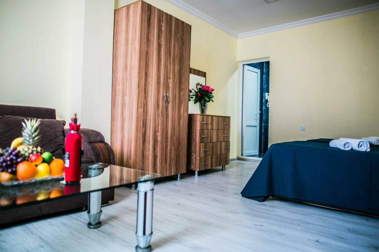 Central Apart-Hotel Batumi Exterior photo